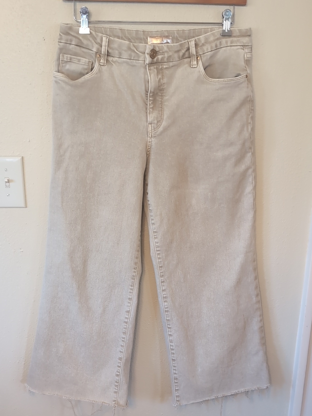 Kut from the Kloth Meg Fab Ab Wide-Leg Jeans in Light Beige 12P